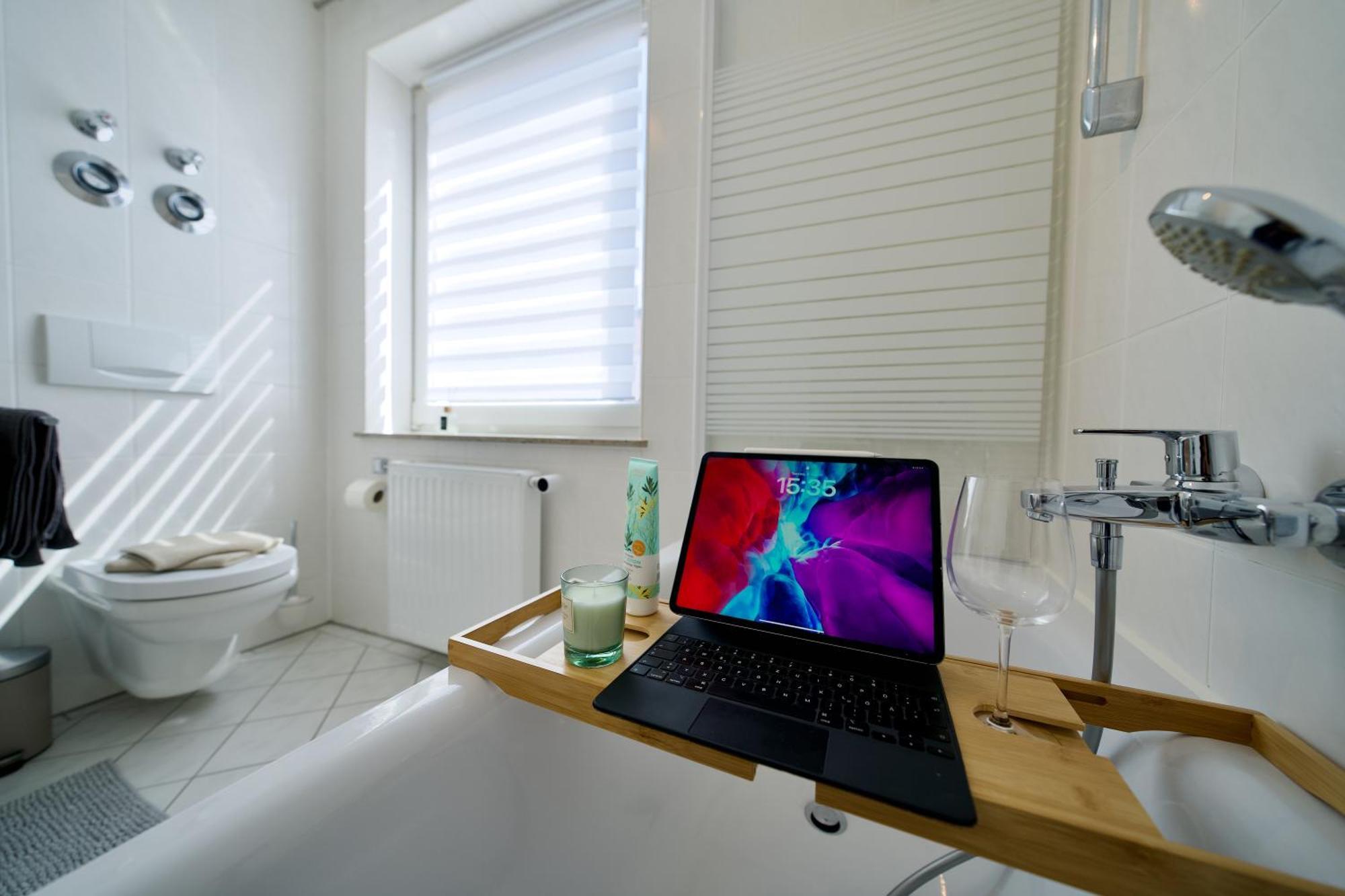 츠비카우 Edler Wohnraum Schwanenteich-Oase Mit Balkon, Kaffeevollautomat, Lift & Parkplatz 아파트 외부 사진